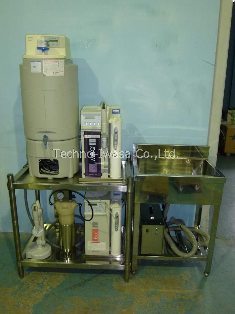 �������������u